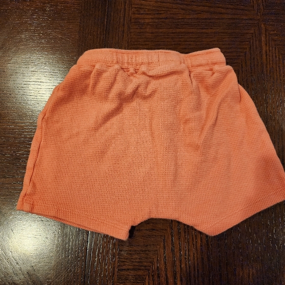 Old navy shorts 18 -24m - Picture 3 of 3
